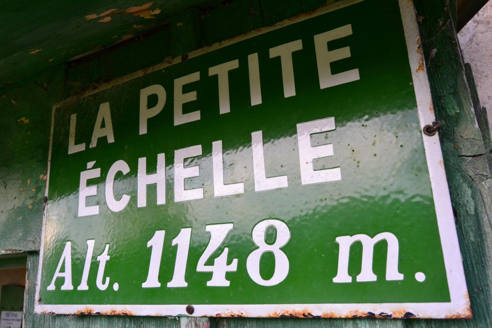 La Petite Echelle Hotel Rochejean Kültér fotó